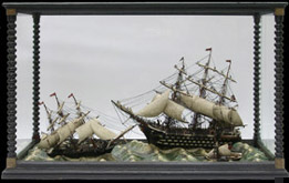 Diorama sous vitrine - Vaisseau 3 ponts - 3 mâts carré - Cotre - Circa 1870