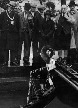 In 1933, the launch of an amazing live steam model ocean liner