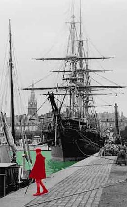 Antiquaire de marine en devenir sur les quais à Saint Malo - 
Bretagne - France